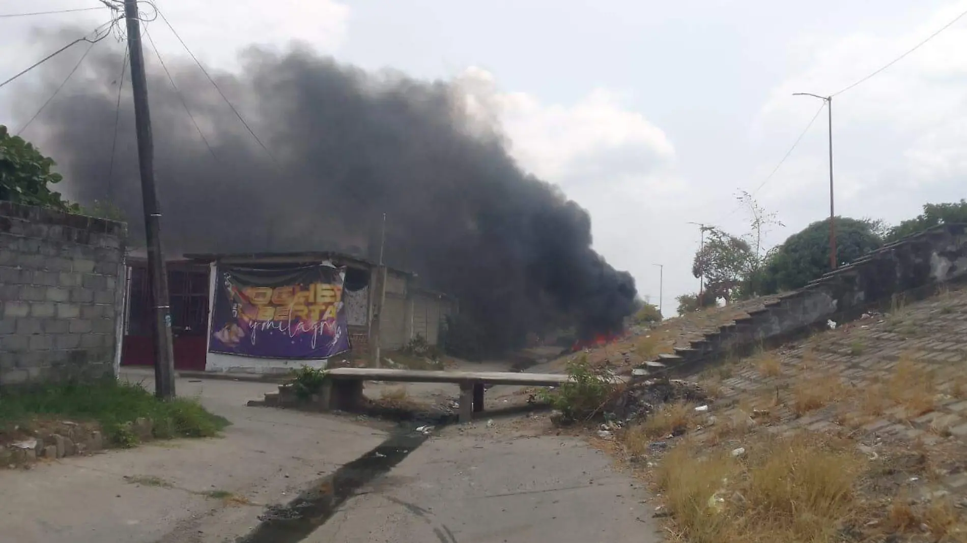 incendio en malecón de Huixtla